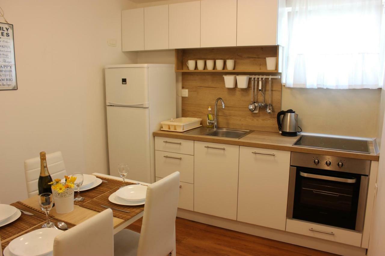 Apartments Juric Brodarica  Extérieur photo